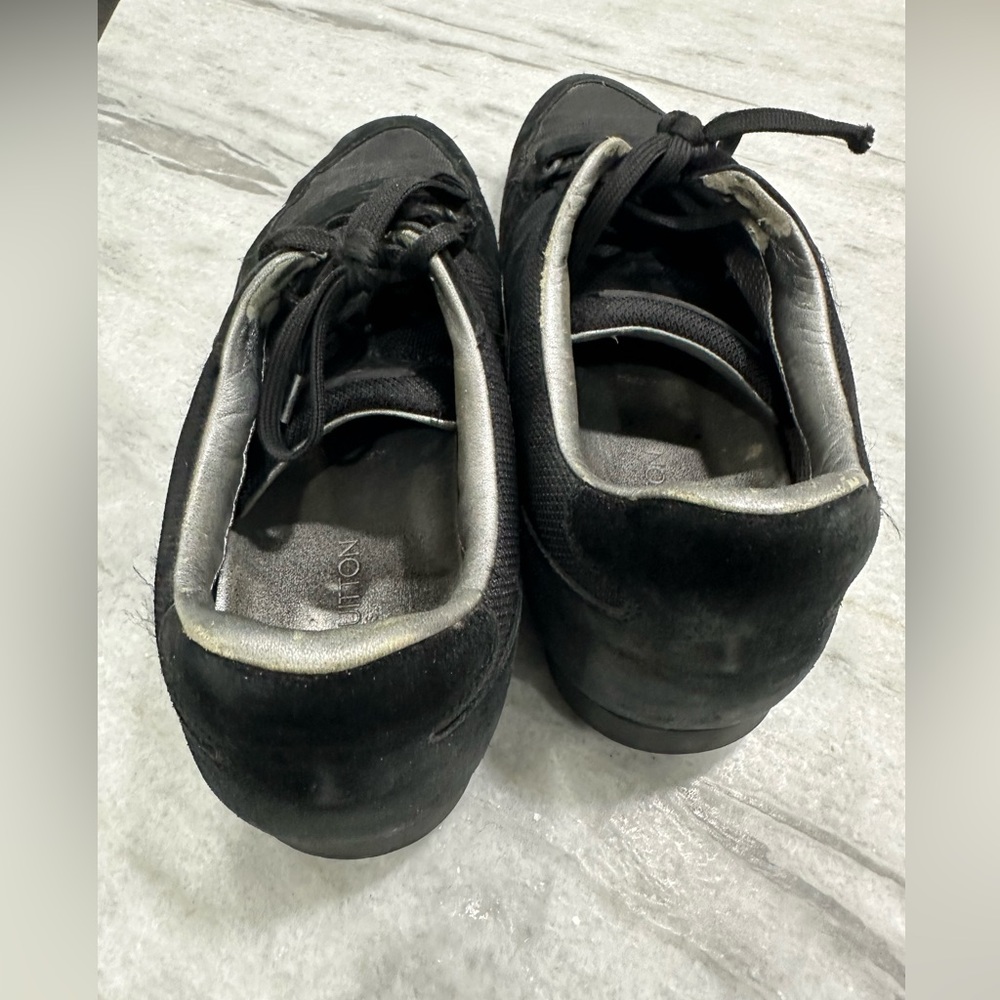 Louis Vuitton Sneakers - Picture 4 of 6